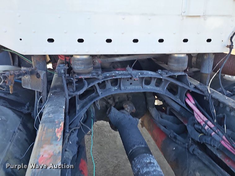 image for item DK0696 2000 Freightliner FLC112 truck cab and chassis