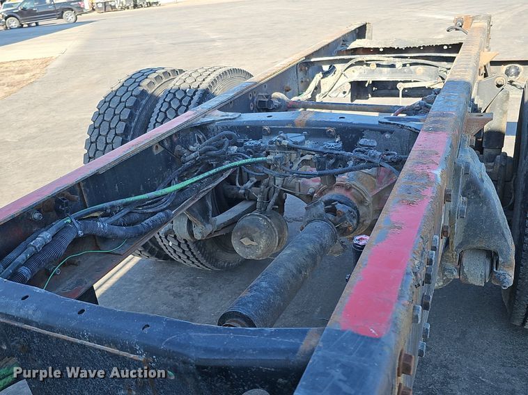 image for item DK0696 2000 Freightliner FLC112 truck cab and chassis