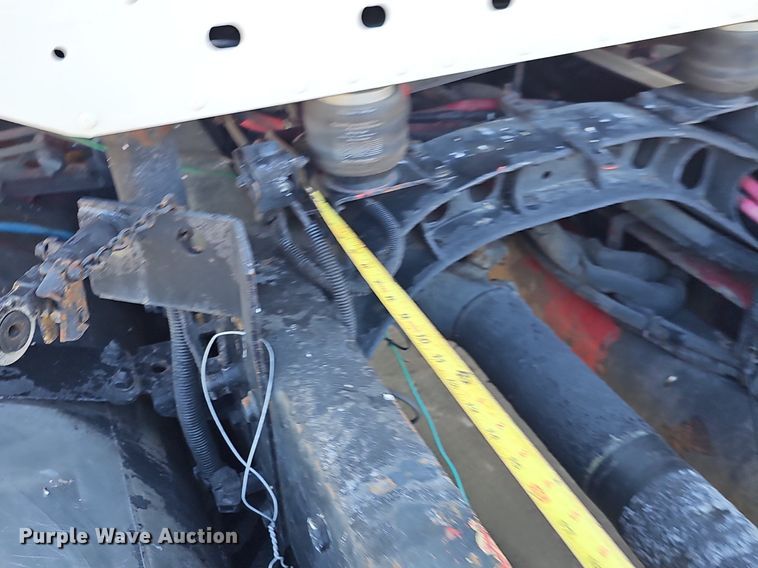 image for item DK0696 2000 Freightliner FLC112 truck cab and chassis