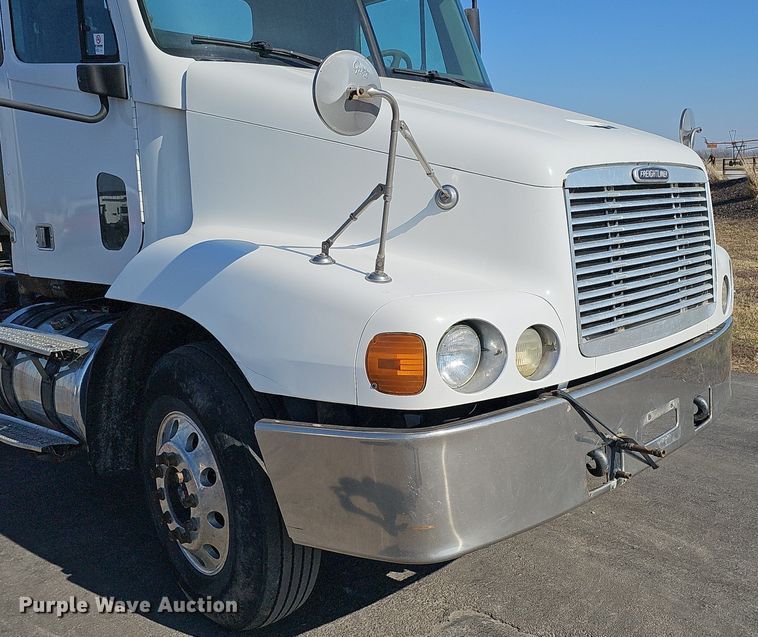 image for item DK0696 2000 Freightliner FLC112 truck cab and chassis