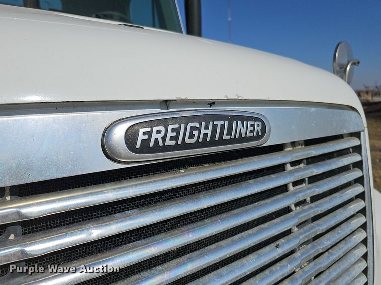 image for item DK0696 2000 Freightliner FLC112 truck cab and chassis