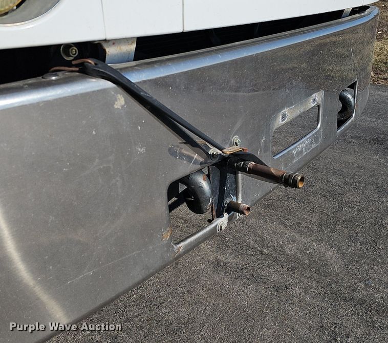 image for item DK0696 2000 Freightliner FLC112 truck cab and chassis