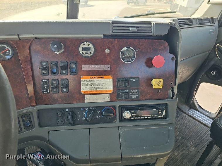 image for item DK0696 2000 Freightliner FLC112 truck cab and chassis