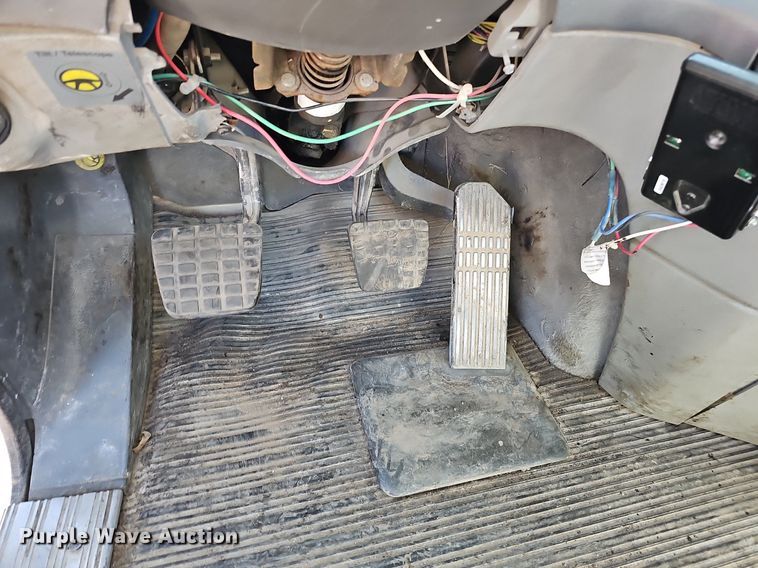 image for item DK0696 2000 Freightliner FLC112 truck cab and chassis