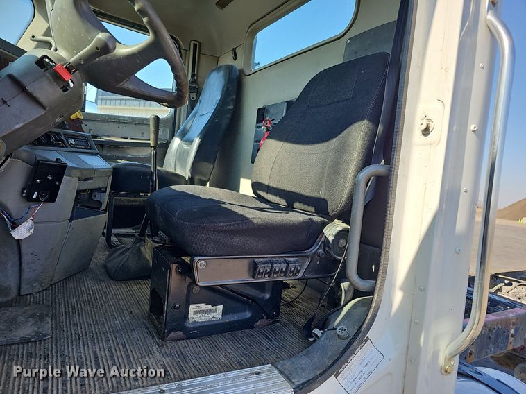 image for item DK0696 2000 Freightliner FLC112 truck cab and chassis