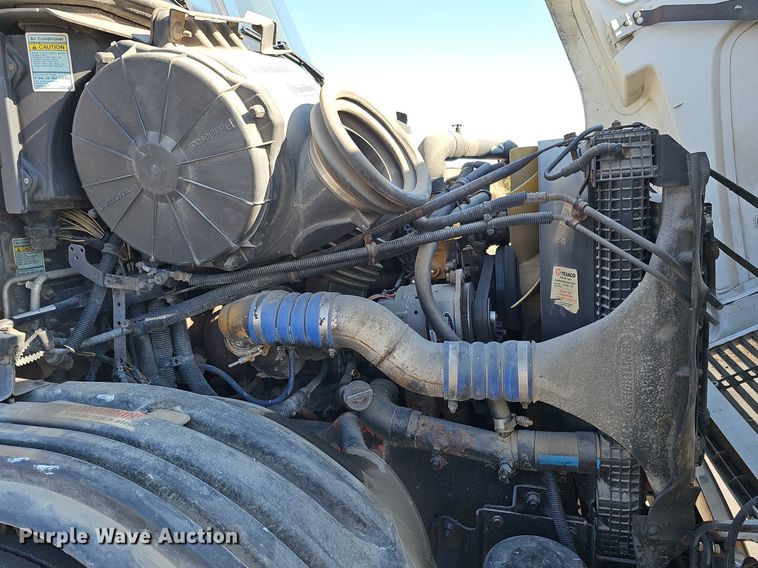 image for item DK0696 2000 Freightliner FLC112 truck cab and chassis