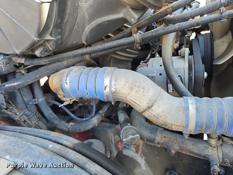 image for item DK0696 2000 Freightliner FLC112 truck cab and chassis