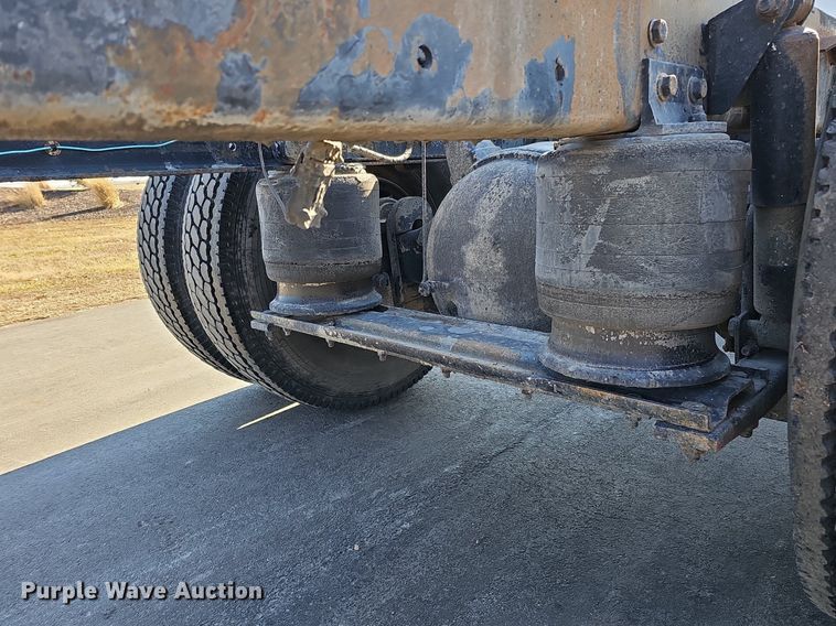 image for item DK0696 2000 Freightliner FLC112 truck cab and chassis