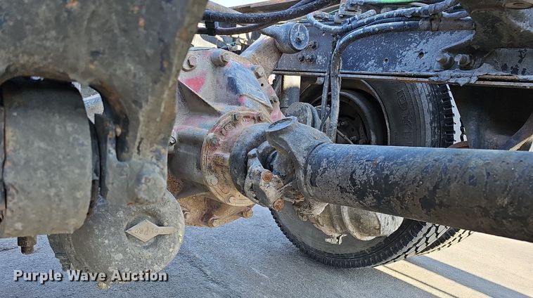 image for item DK0696 2000 Freightliner FLC112 truck cab and chassis