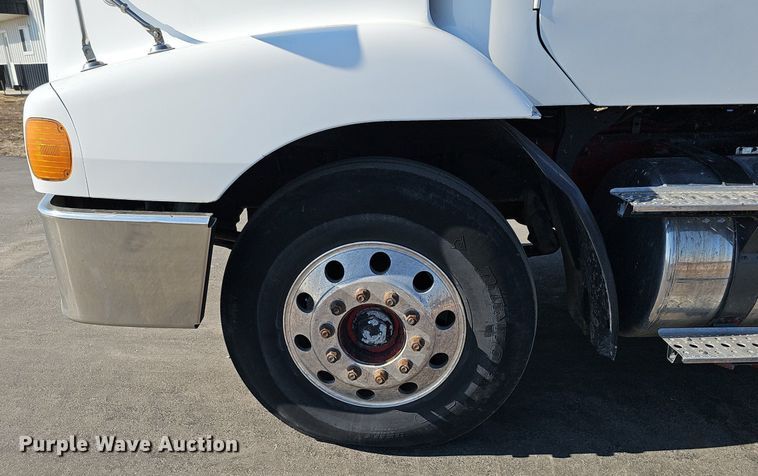 image for item DK0696 2000 Freightliner FLC112 truck cab and chassis