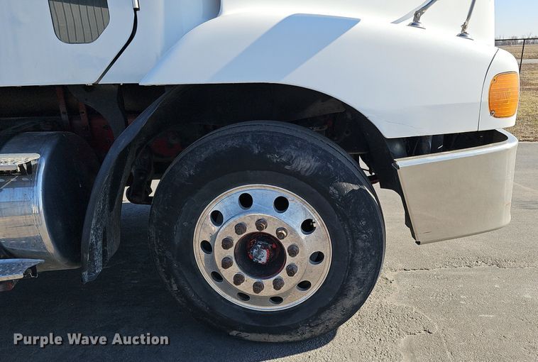 image for item DK0696 2000 Freightliner FLC112 truck cab and chassis