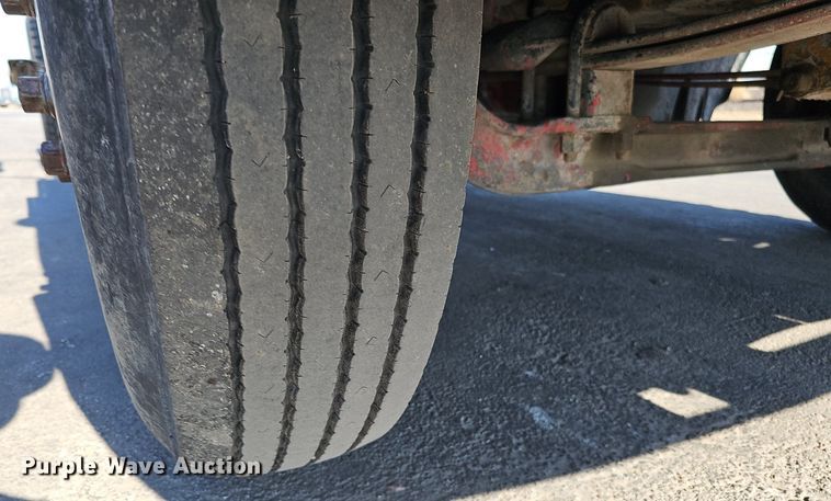 image for item DK0696 2000 Freightliner FLC112 truck cab and chassis