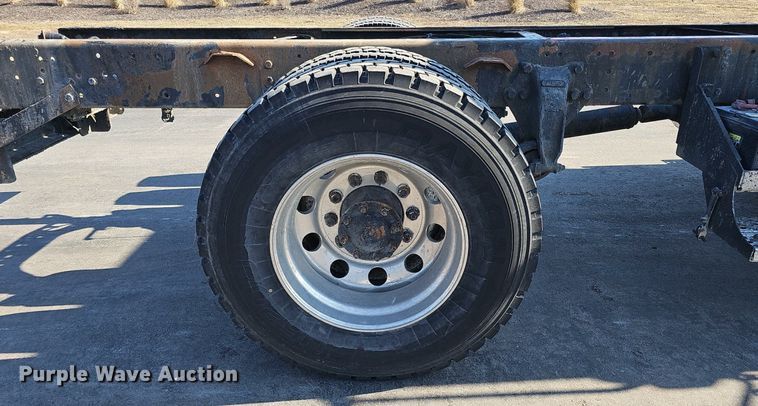 image for item DK0696 2000 Freightliner FLC112 truck cab and chassis