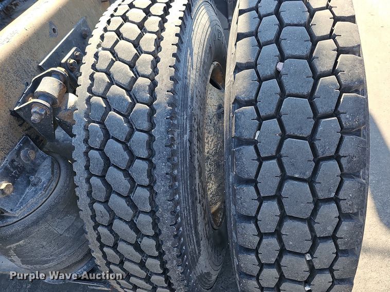 image for item DK0696 2000 Freightliner FLC112 truck cab and chassis