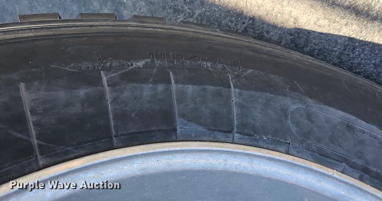 image for item DK0696 2000 Freightliner FLC112 truck cab and chassis