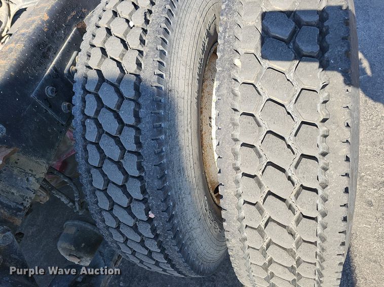 image for item DK0696 2000 Freightliner FLC112 truck cab and chassis