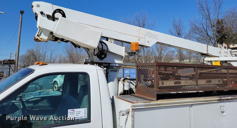 image for item DK4191 2004 Ford F450 Super Duty XL bucket truck