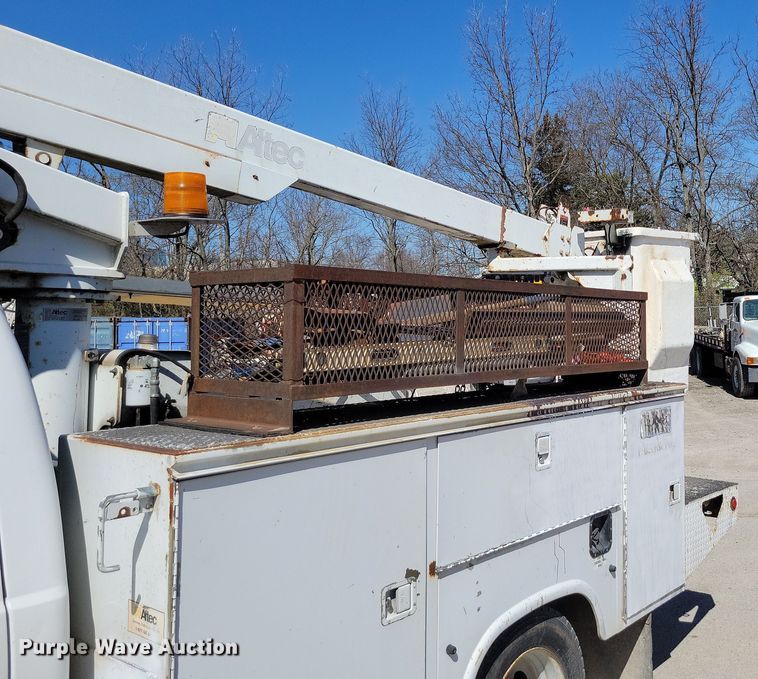 image for item DK4191 2004 Ford F450 Super Duty XL bucket truck