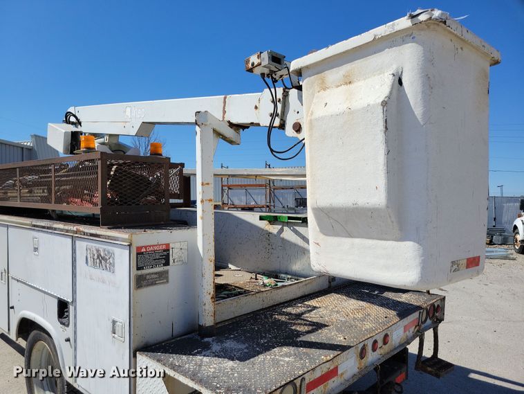 image for item DK4191 2004 Ford F450 Super Duty XL bucket truck