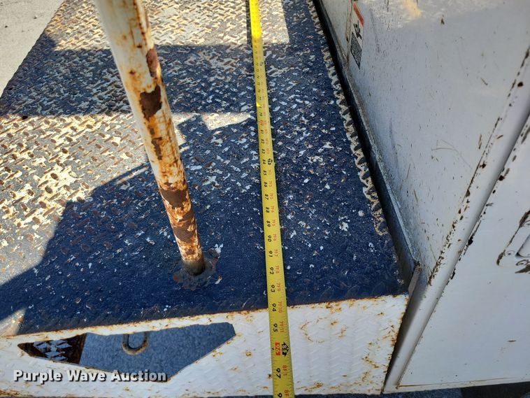 image for item DK4191 2004 Ford F450 Super Duty XL bucket truck