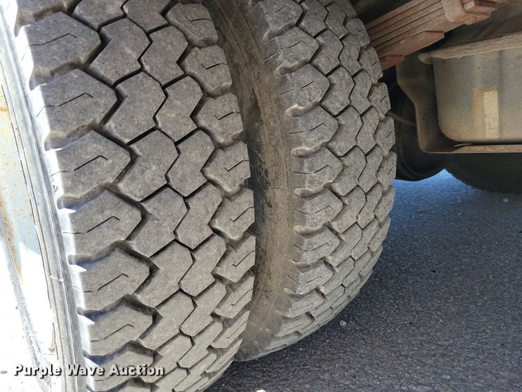 image for item DK4191 2004 Ford F450 Super Duty XL bucket truck