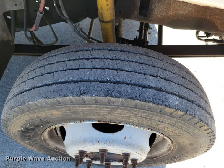 image for item DK4191 2004 Ford F450 Super Duty XL bucket truck