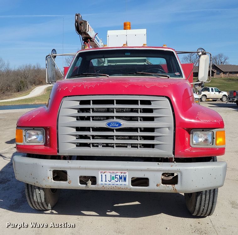 image for item DK4200 1996 Ford F800 utility / service truck