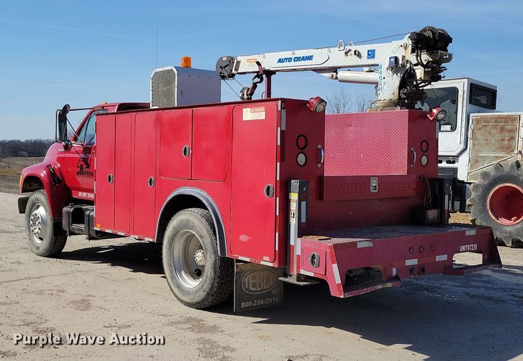 image for item DK4200 1996 Ford F800 utility / service truck