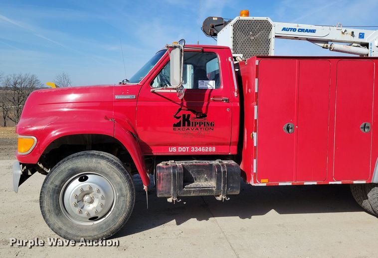 image for item DK4200 1996 Ford F800 utility / service truck