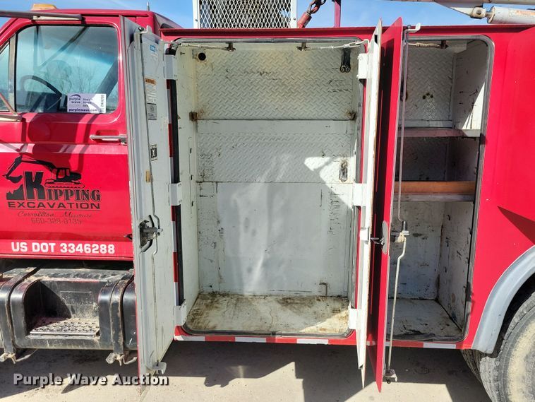 image for item DK4200 1996 Ford F800 utility / service truck