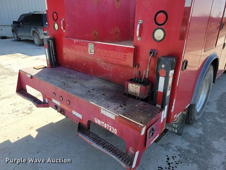 image for item DK4200 1996 Ford F800 utility / service truck