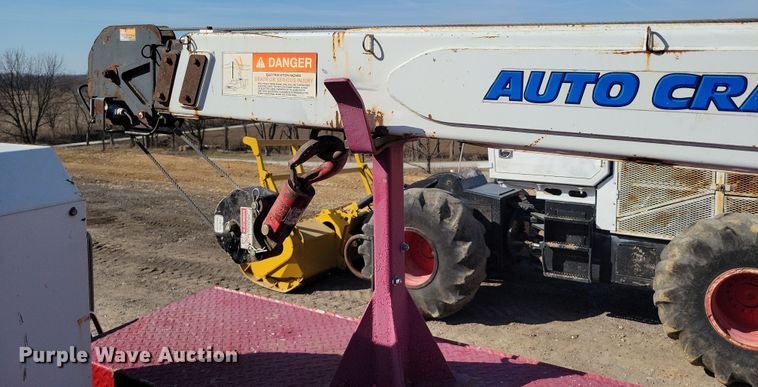 image for item DK4200 1996 Ford F800 utility / service truck