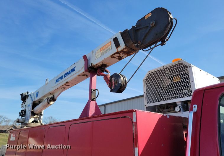 image for item DK4200 1996 Ford F800 utility / service truck