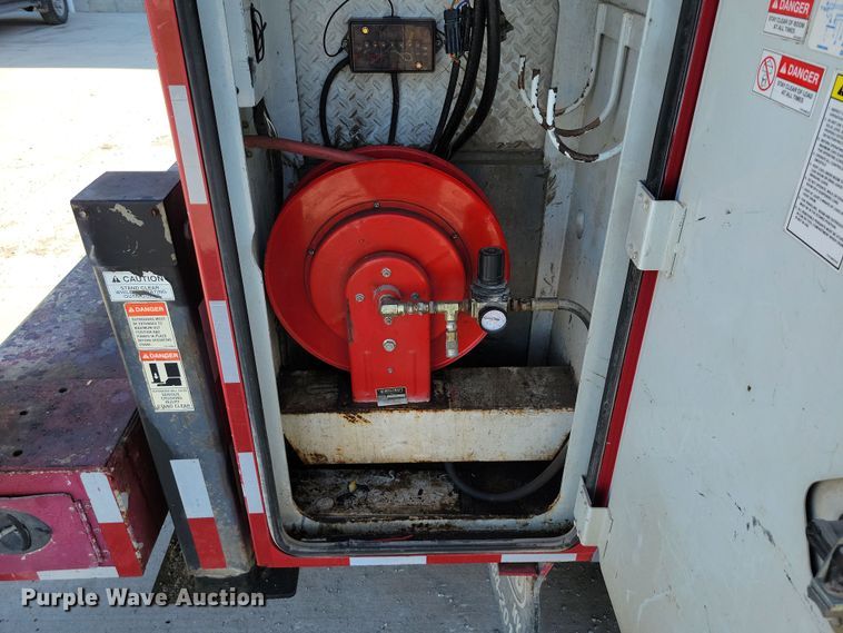 image for item DK4200 1996 Ford F800 utility / service truck