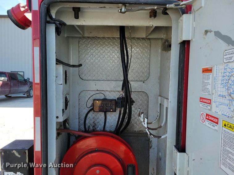 image for item DK4200 1996 Ford F800 utility / service truck