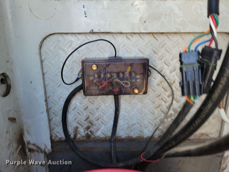 image for item DK4200 1996 Ford F800 utility / service truck