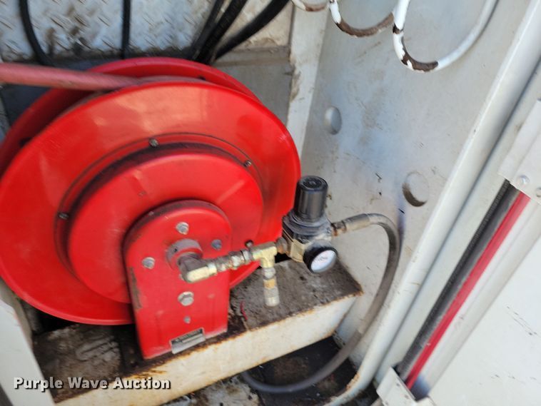 image for item DK4200 1996 Ford F800 utility / service truck