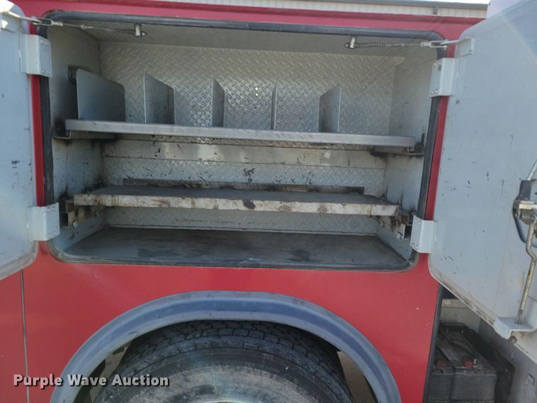 image for item DK4200 1996 Ford F800 utility / service truck