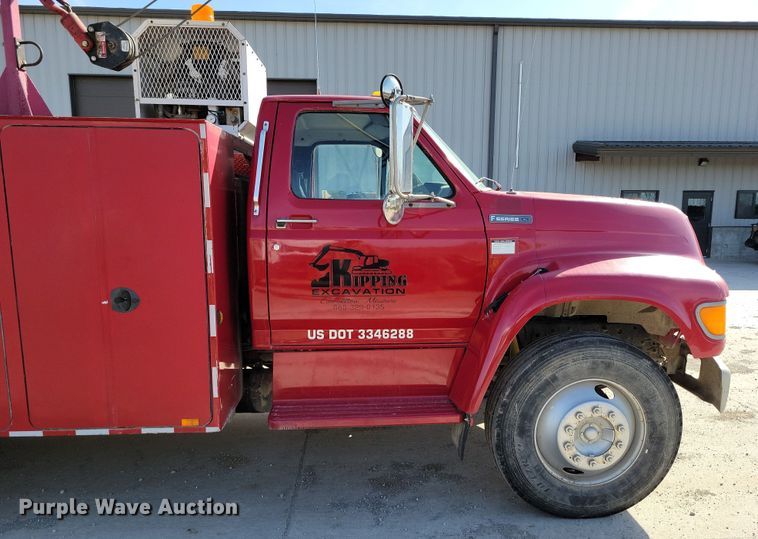 image for item DK4200 1996 Ford F800 utility / service truck