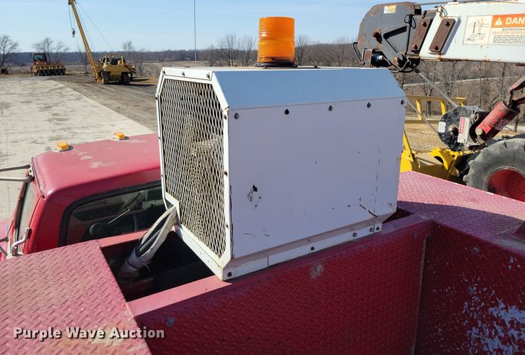 image for item DK4200 1996 Ford F800 utility / service truck