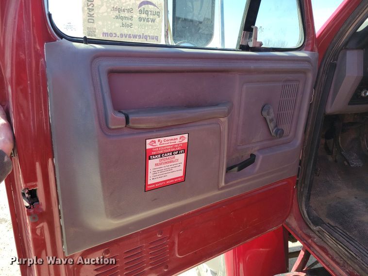 image for item DK4200 1996 Ford F800 utility / service truck