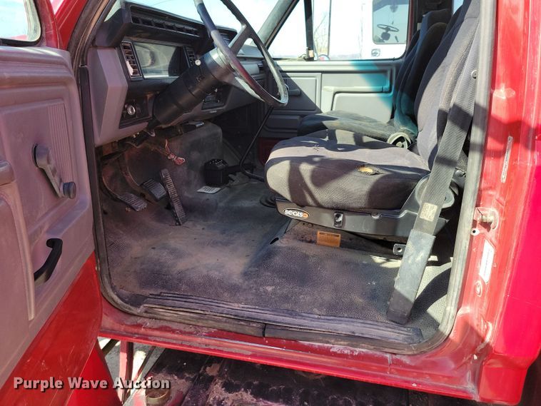 image for item DK4200 1996 Ford F800 utility / service truck