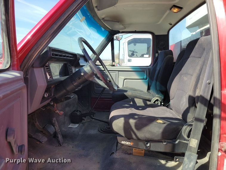 image for item DK4200 1996 Ford F800 utility / service truck