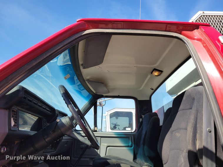 image for item DK4200 1996 Ford F800 utility / service truck