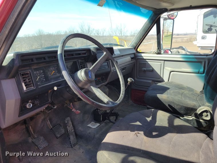 image for item DK4200 1996 Ford F800 utility / service truck