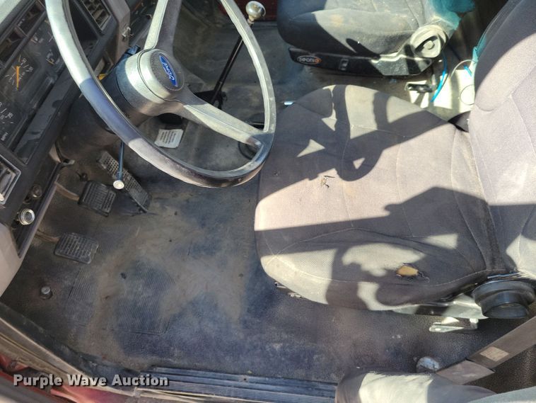 image for item DK4200 1996 Ford F800 utility / service truck