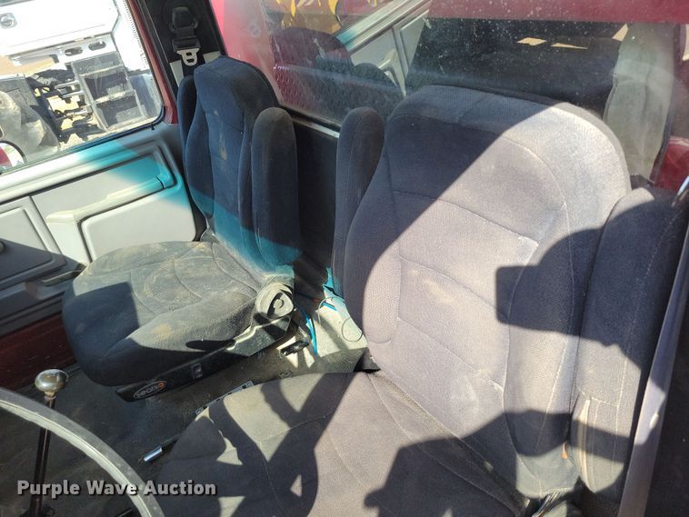 image for item DK4200 1996 Ford F800 utility / service truck