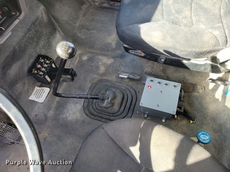 image for item DK4200 1996 Ford F800 utility / service truck