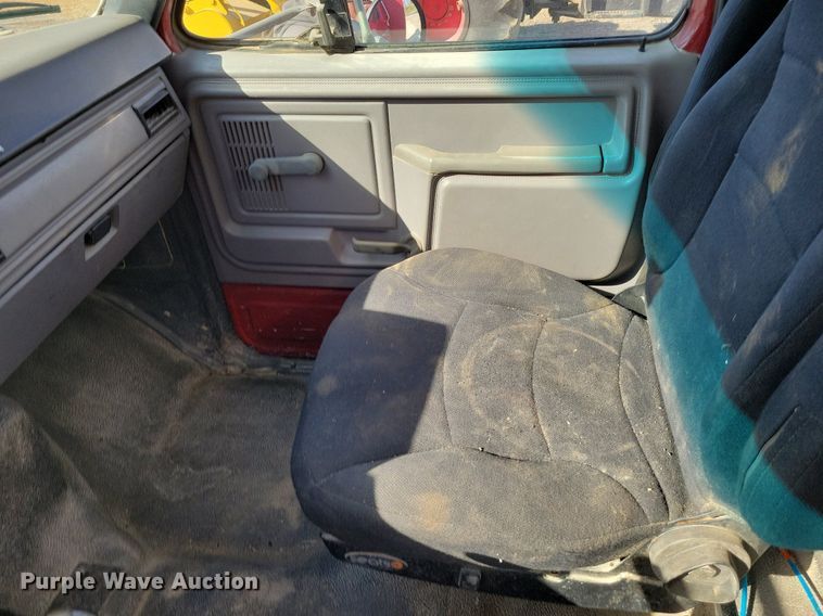 image for item DK4200 1996 Ford F800 utility / service truck