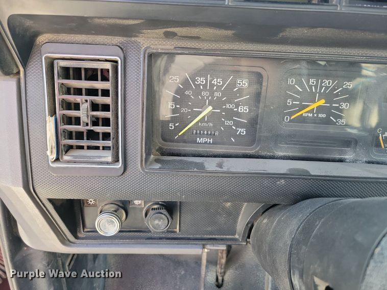 image for item DK4200 1996 Ford F800 utility / service truck